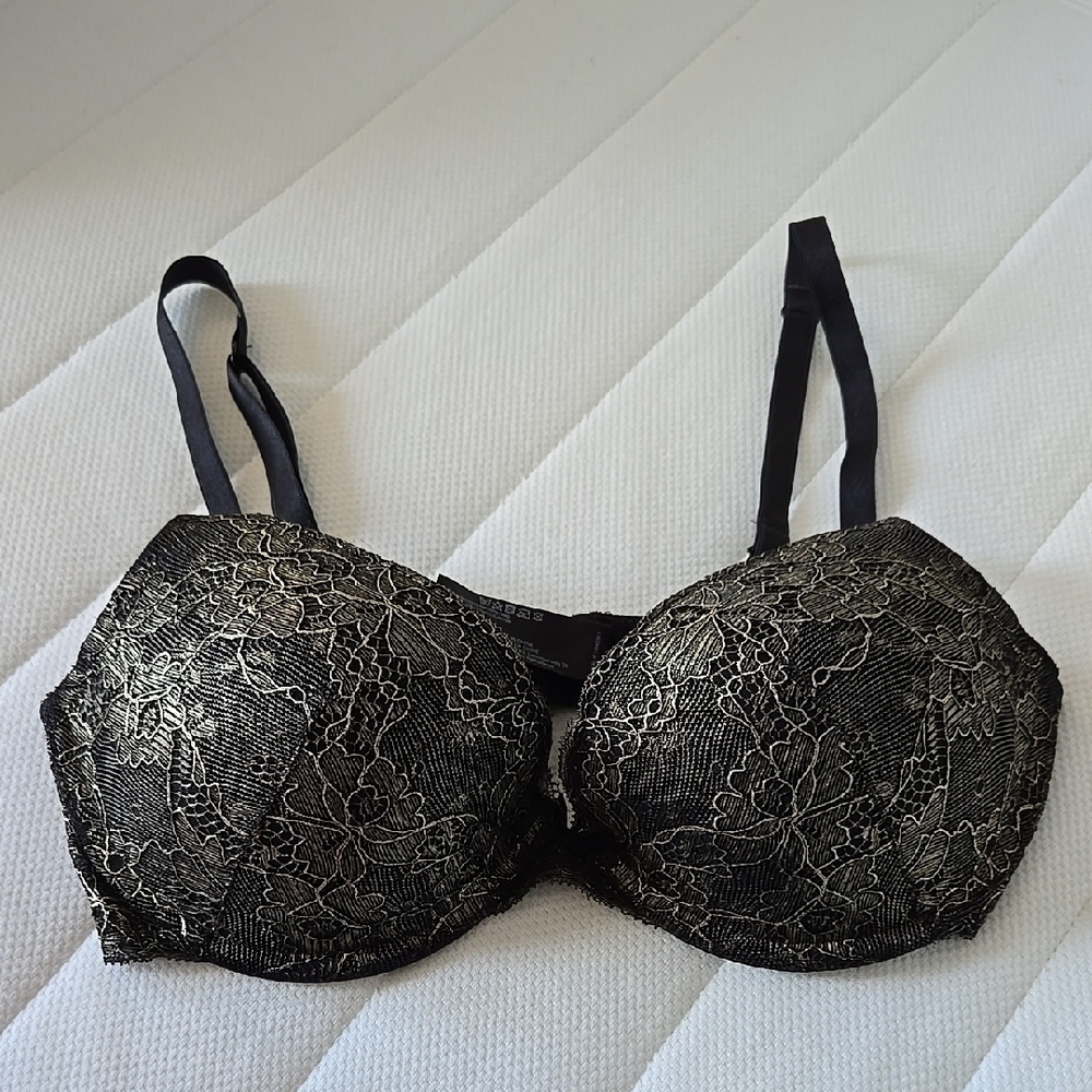 Black and Gold Lace Full-Coverage Bra with Adjustable Straps